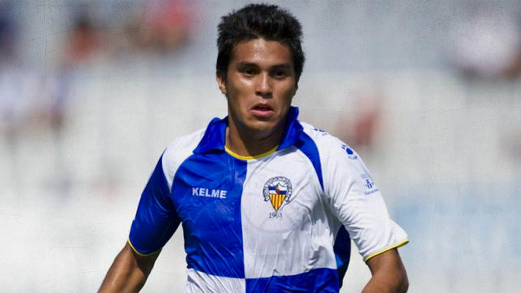 Ulises Dávila
El zurdo dejó Chivas en 2011 para pasar al Chelsea, donde nunca pudo jugar, fue cuando comenzó a desfilar en equipos como SBV Vitesse en Holanda y en España con C. E. Sabadell F. C., Córdoba C. F.  y C. D. Tenerife, pero en ninguno de ellos logró establecerse. Su última aventura europea fue con el Vitória F. C.de Portugal. Se fue con las manos vacías en todos.