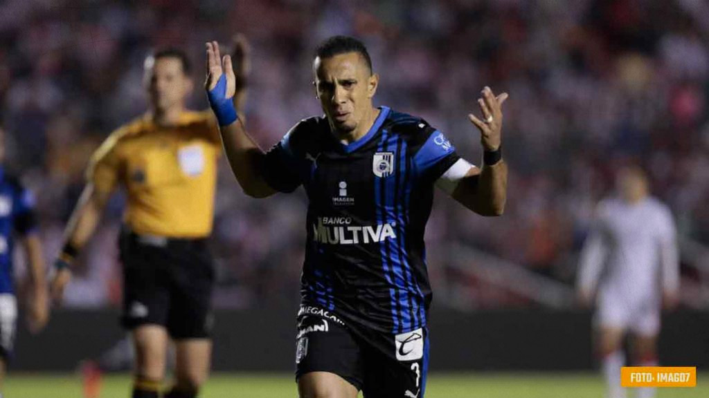 Camilo Sanvezzo, máximo goleador de Querétaro