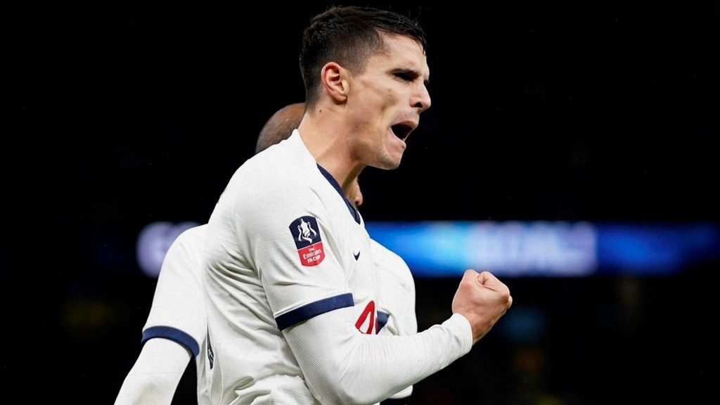 Erik Lamela, mediocampista argentino con paso en el Tottenham