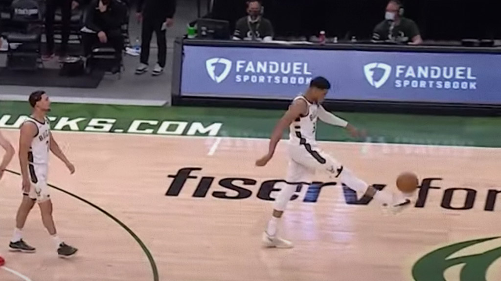 Giannis Antetokounmpo, campeón de NBA con Bucks y su oculto amor por el futbol