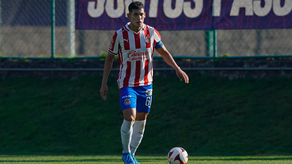 Gilberto Orozco, defensa central canterano de Chivas