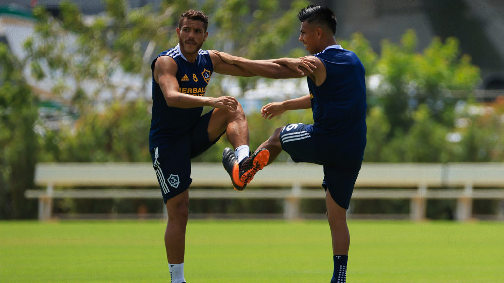 Jonathan Dos Santos y Efraín Álvarez con el LA Galaxy