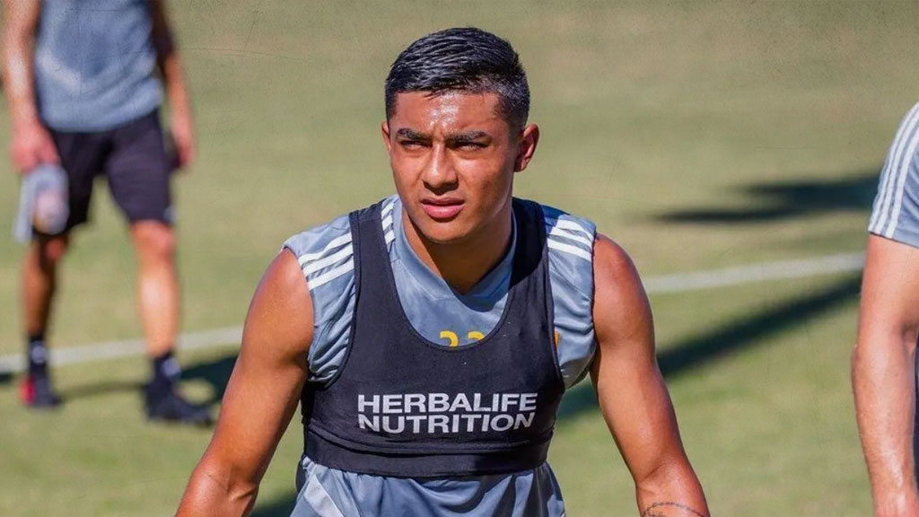 Julian Araujo, parece querer jugar con la Selección Mexicana