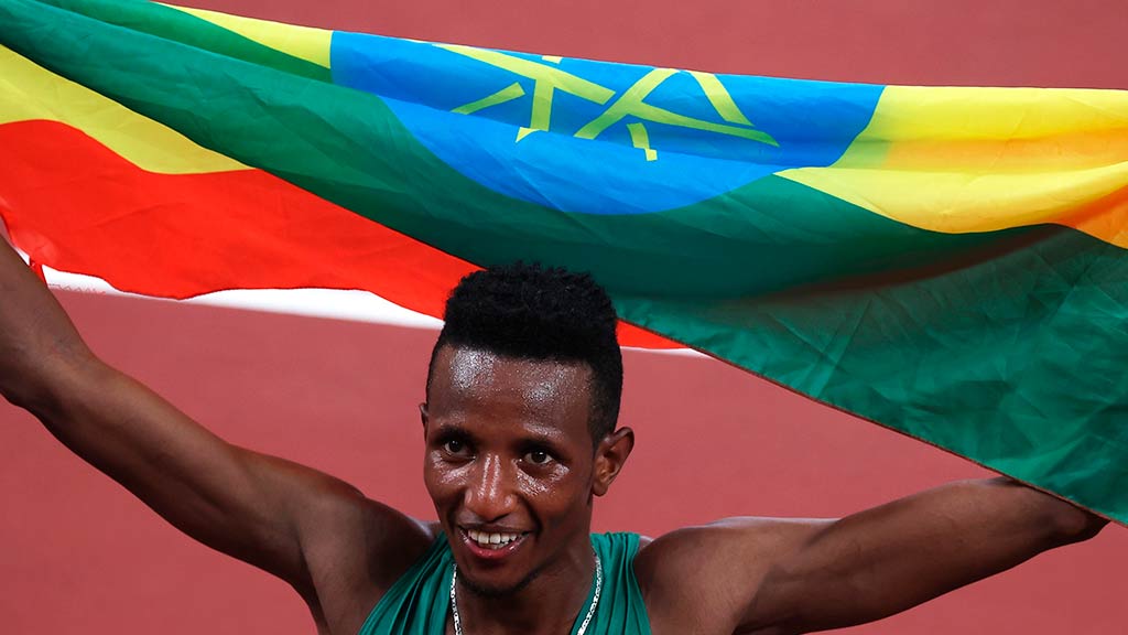 selemon-barega-gana-primer-medalla-atletismo-tokio-2020