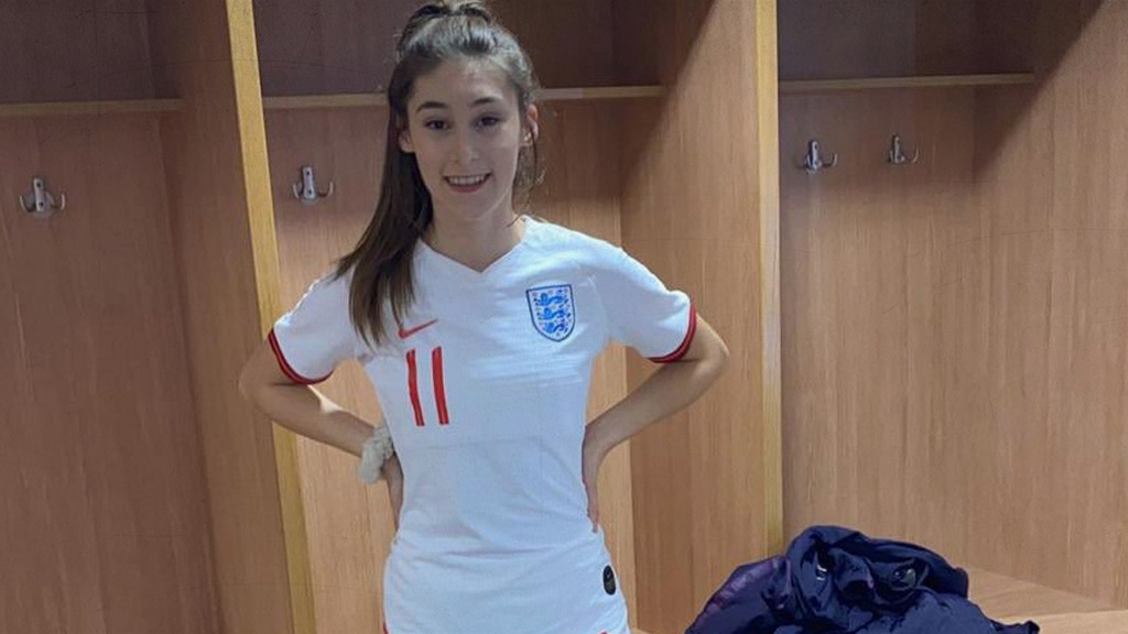 Tatiana Flores tuvo algunos partidos con la Sub-16 de Inglaterra