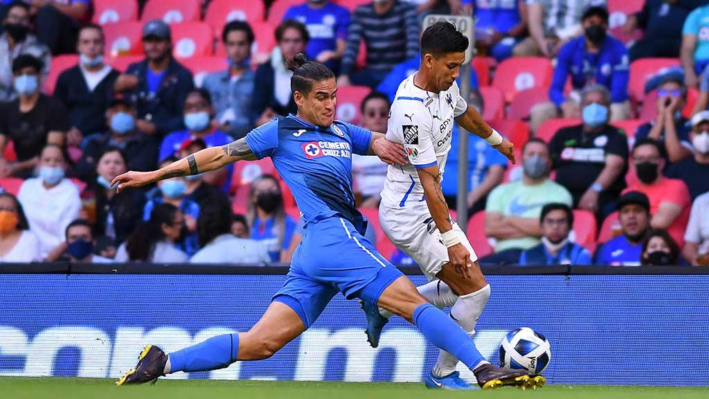 Alexis Peña en el duelo de Liga MX ante Monterrey (IMAGO 7) Chivas: 5 jugadores que en su momento despreció y hoy serían solución a su mal paso en Liga MX