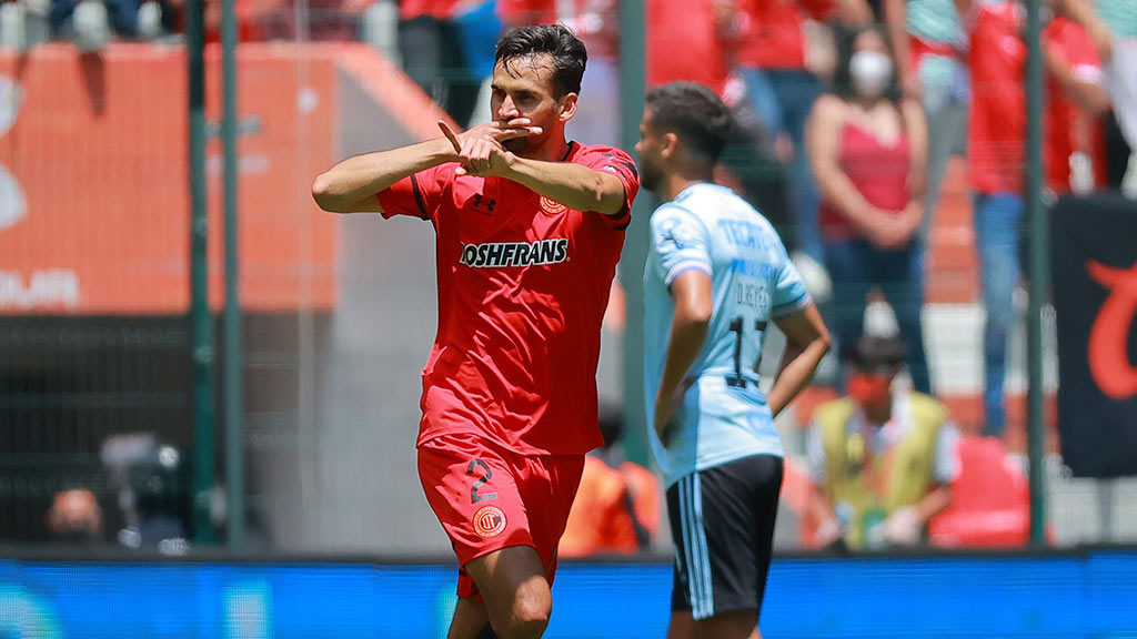 Dedos López festejando su gol ante Tigres (Imago 7) Chivas: 5 jugadores que en su momento despreció y hoy serían solución a su mal paso en Liga MX