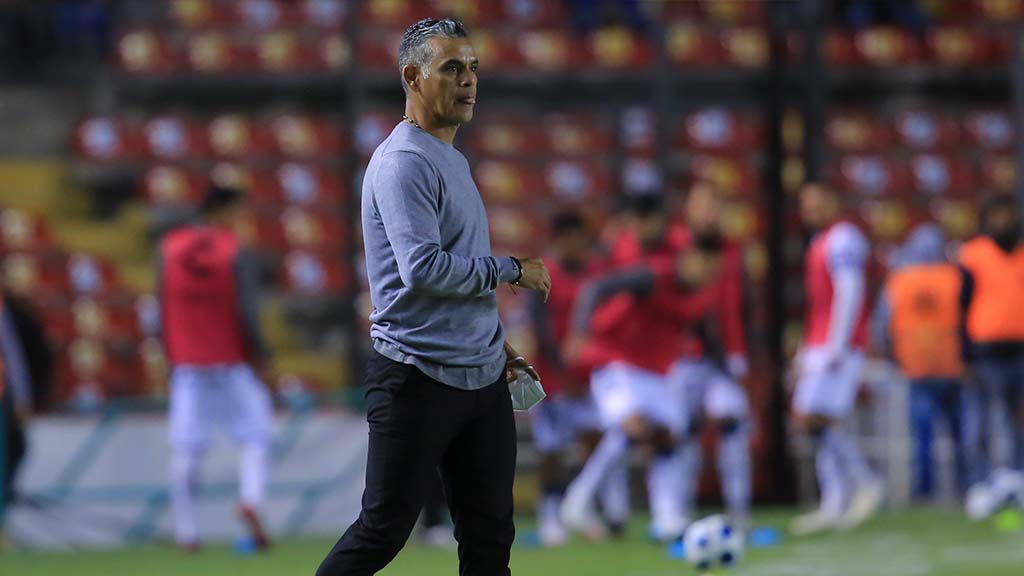 Pity Altamirano, primer DT cesado del Apertura 2021; qué técnicos están en la cuerda floja