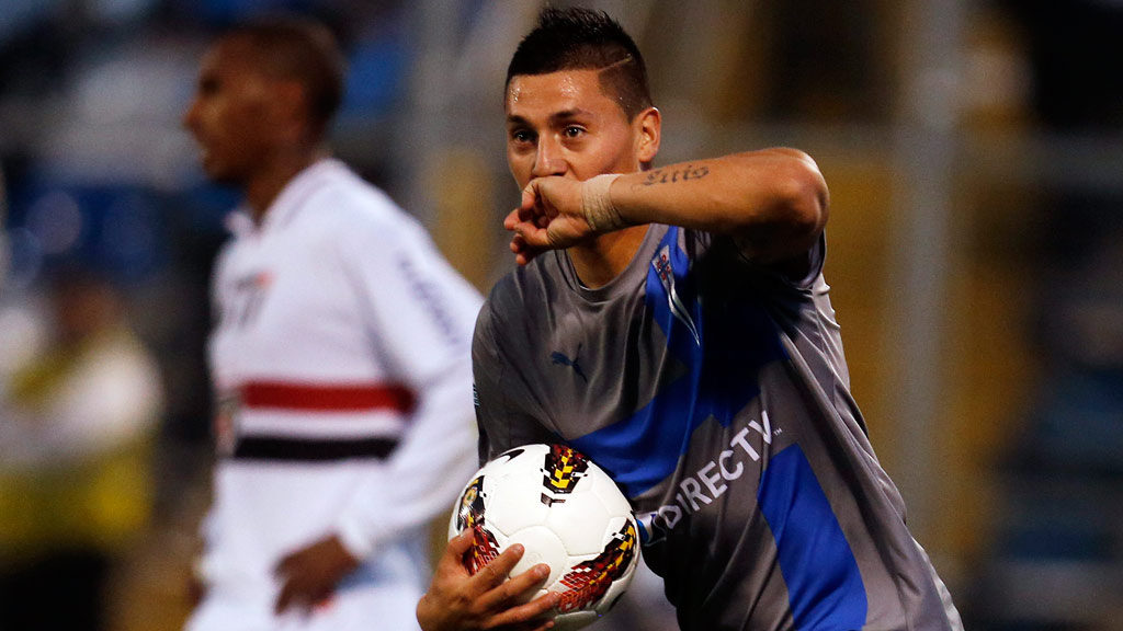 Nicolás Castillo en camino a la Universidad Católica de Chile, América no lo quiere