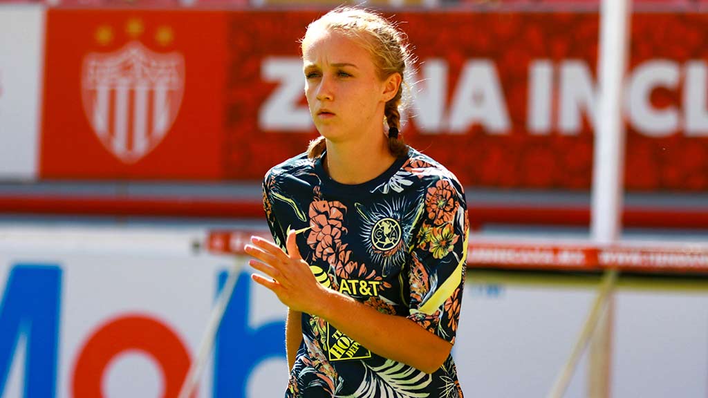 sarah-luebbert-calentamiento-previo-america-necaxa