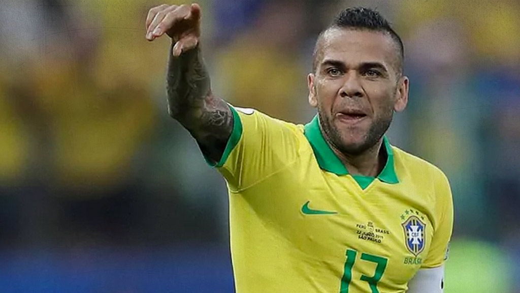 Dani Alves es agente libre tras dejar al Sao Paulo