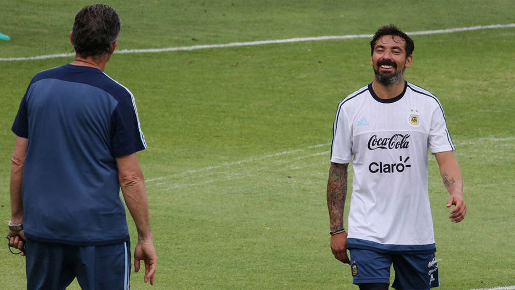 Ezequiel Lavezzi, uno de los cómplices que le falló a Lionel Messi