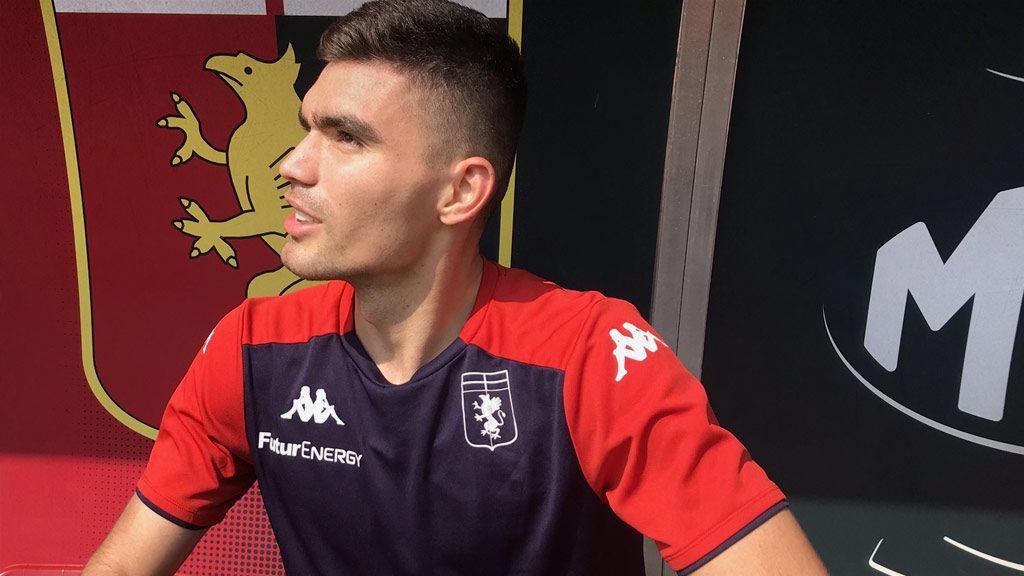 Johan Vásquez sigue sin poder debutar con el Genoa de Italia 