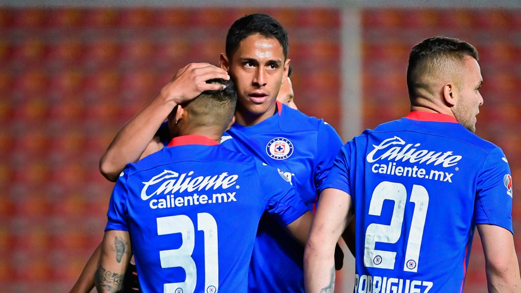 Luis Romo y Orbelín Pineda, dos futbolistas que podrían irse libres de Cruz Azul 