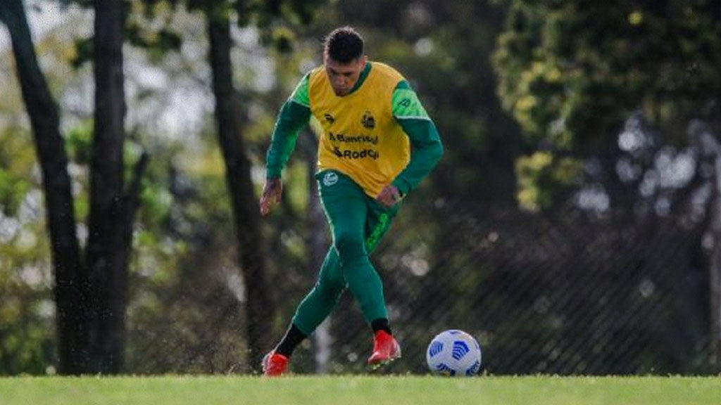 Nicolás Castillo y Juventude; el futbolista chileno debe regresar a América