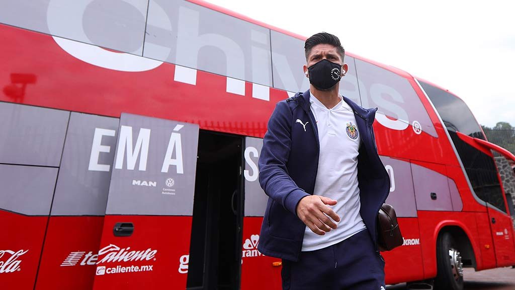 Oribe Peralta; Contrato y salario con Chivas