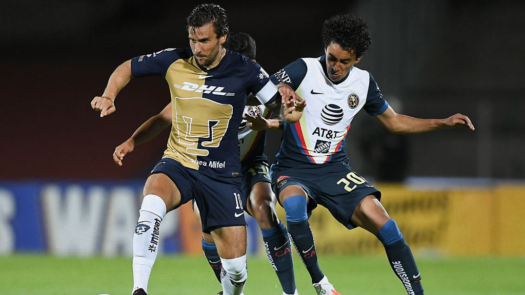 Pablo Santiago Ríos, joya de las Águilas del América, en un partido ante Pumas 