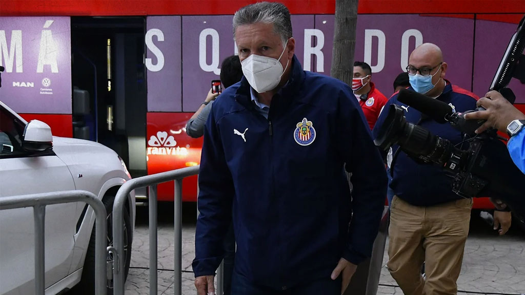 Ricardo Peláez se ha puesto en la mira para ser el siguiente en salir de Chivas