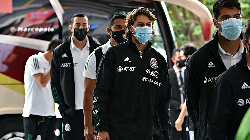rogelio-funes-mori-titular-en-el-inicio-octagonal-final