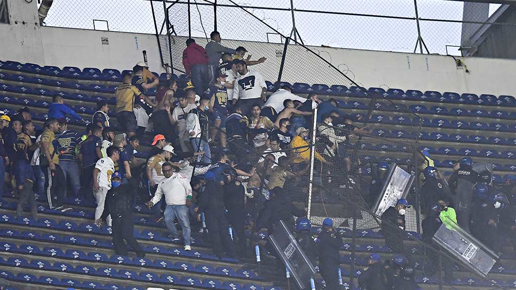 América vs Pumas: Violencia en el regreso de la afición al estadio Azteca para el Clásico Capitalino