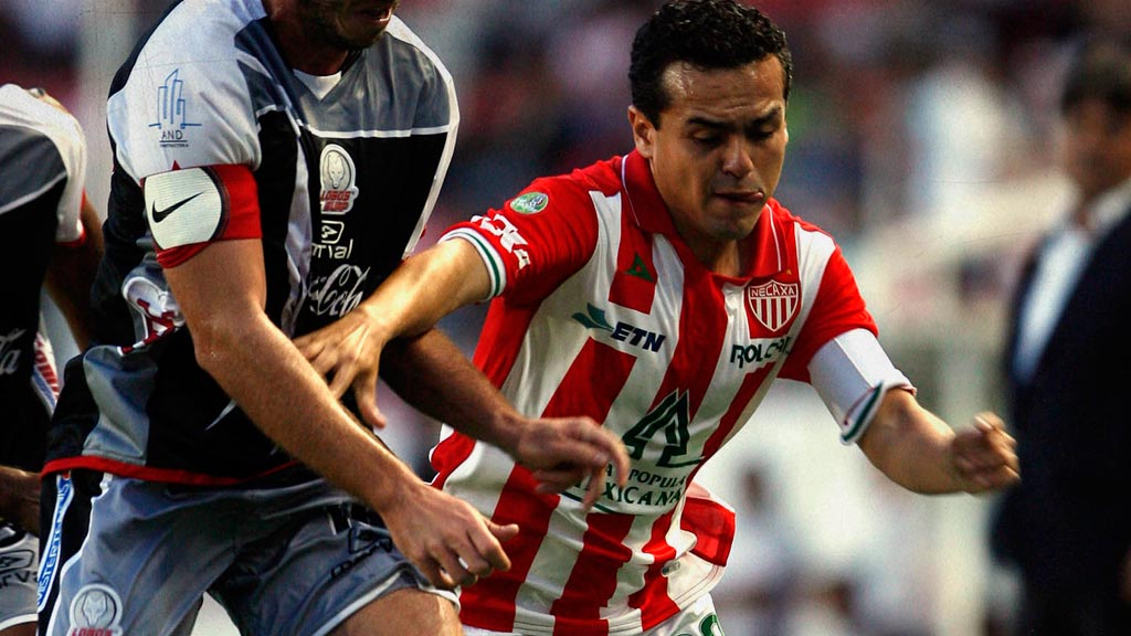 Víctor Lojero en una de sus tantas etapas por los Rayos del Necaxa