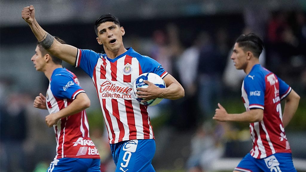 Alan Pulido tiene un conflicto legal con Chivas