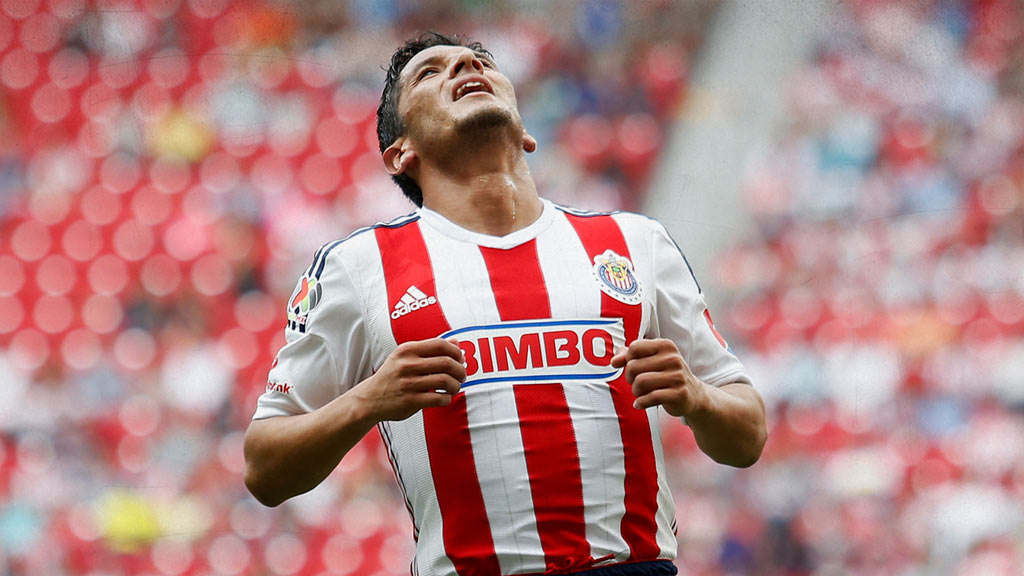 Chivas busca goleador; 7 atacantes que costaron caro y fracasaron