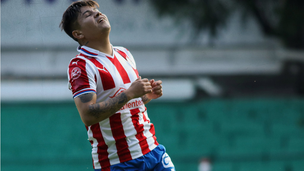 Chivas: Chofis López y Alexis Peña, la razón que los deja fuera