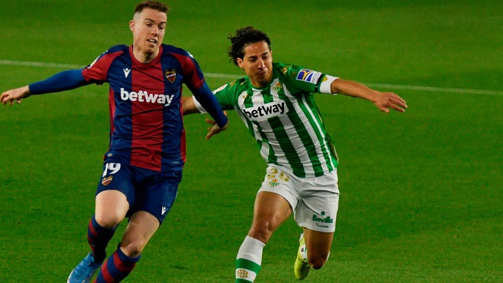 Diego Lainez, su futuro está en duda con Real Betis