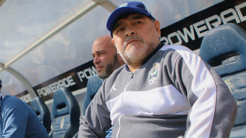 Diego Maradona y Sebastián Méndez juntos en un partido de Gimnasia y Esgrima de la Plata / FOTO: gimnasia.org.ar