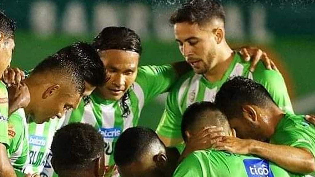 Gullit Peña se reconcilia con el futbol en Guatemala