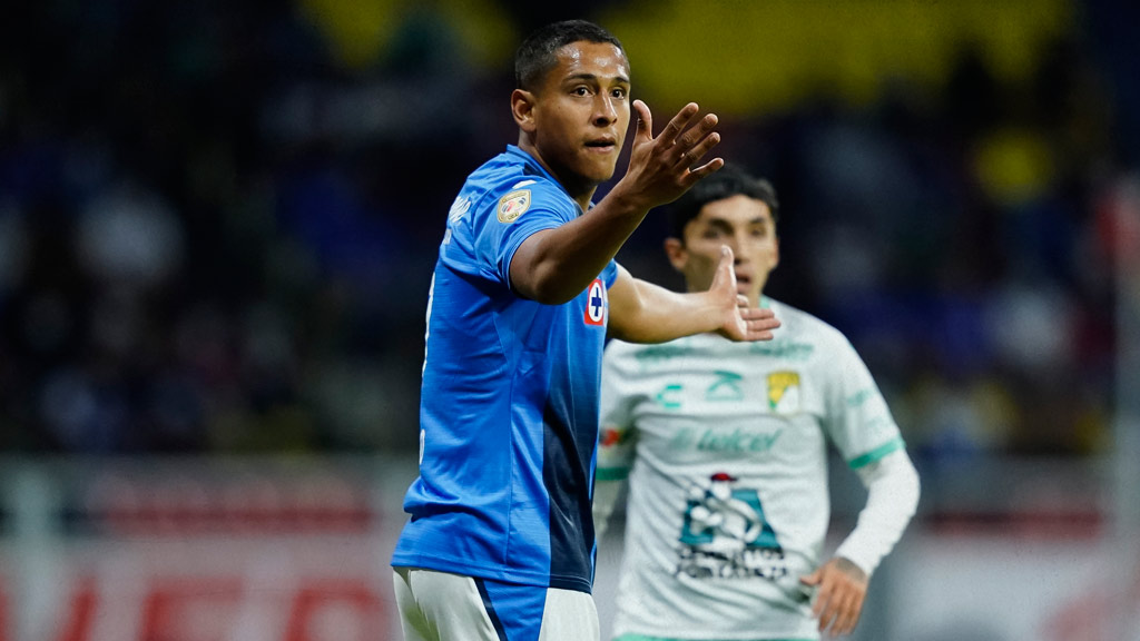 Luis Romo se enfila para salir de Cruz Azul