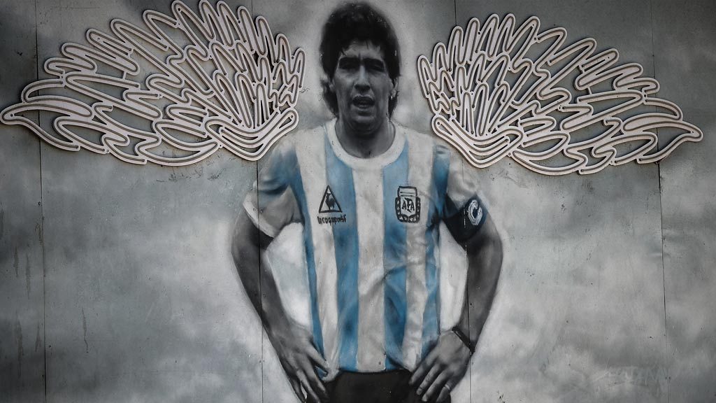 “Maradona sabía maquillar sus falencias, quizá hasta con la mano”: Sebastián Méndez
