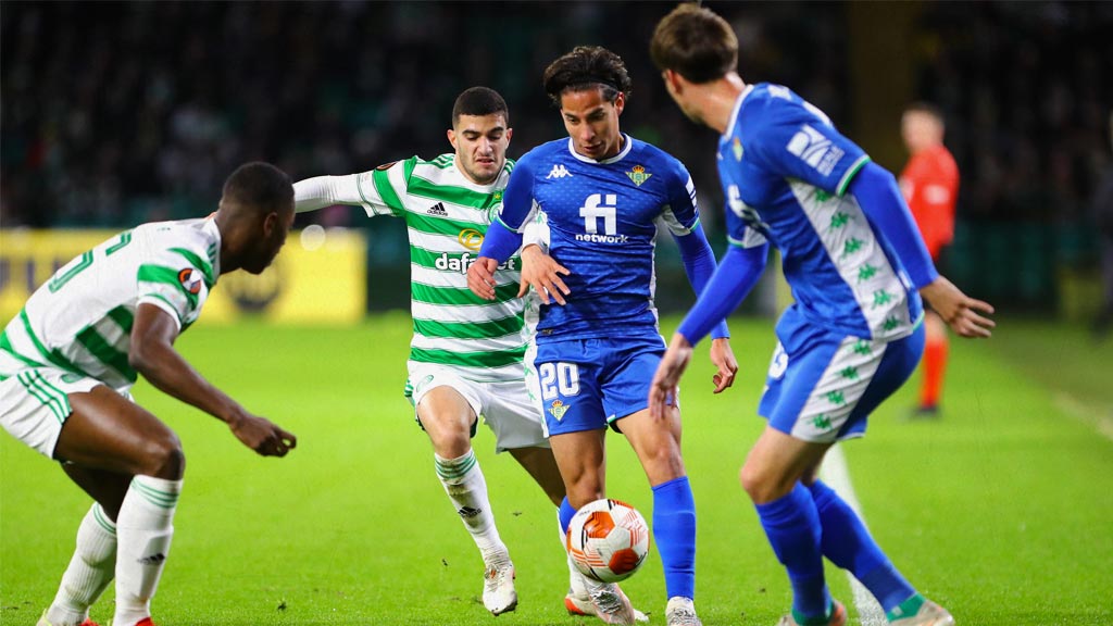 Diego Lainez, clasificado con el Real Betis en la Europa League