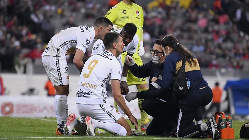Juan Ignacio Dinenno sufrió daños en la nariz tras la jugada vs Atlas