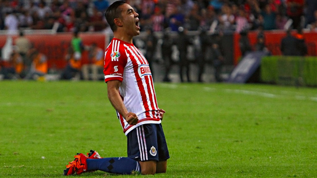 El regreso de Marco Fabián a Chivas en el 2022 parece lejano 