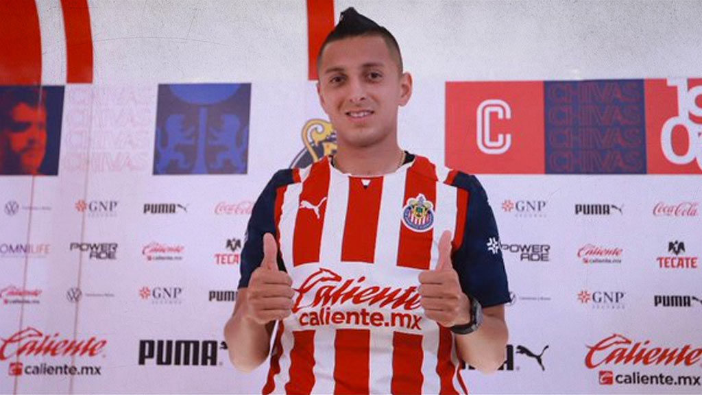 Roberto Alvarado: contrato y salario con Chivas