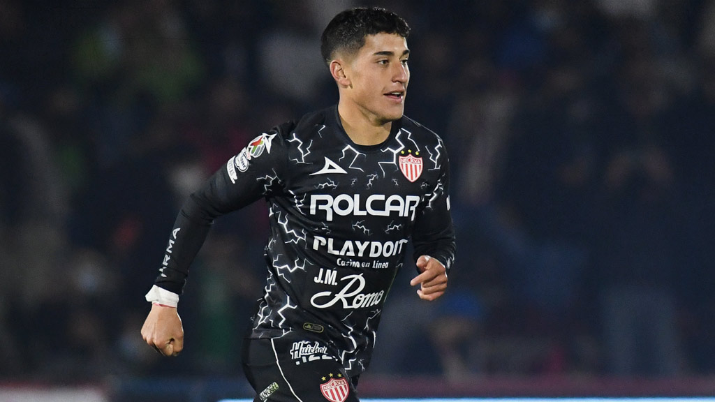 Alejandro Zendejas, otro error de Chivas que aprovecha Necaxa