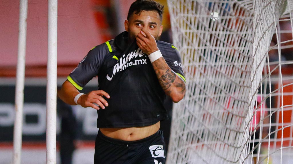 Alexis Vega atasca su renovación con Chivas