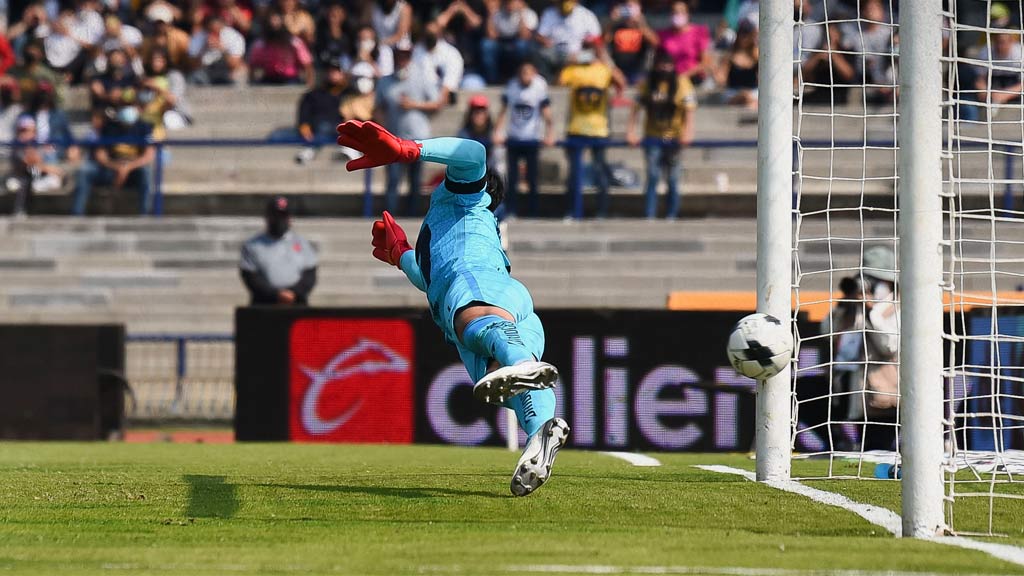 Alfredo Talavera quiere seguir atajando en Pumas