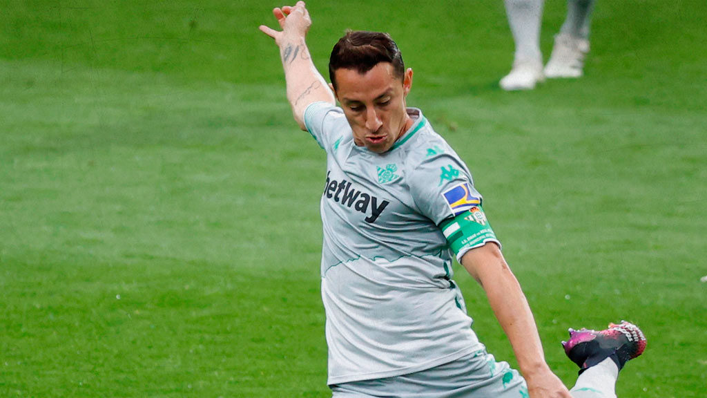 Andrés Guardado busca renovar contrato con Real Betis