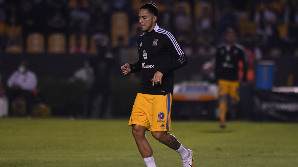 carlos-salcedo-suma-seguidores-pero-nadie-hace-oferta