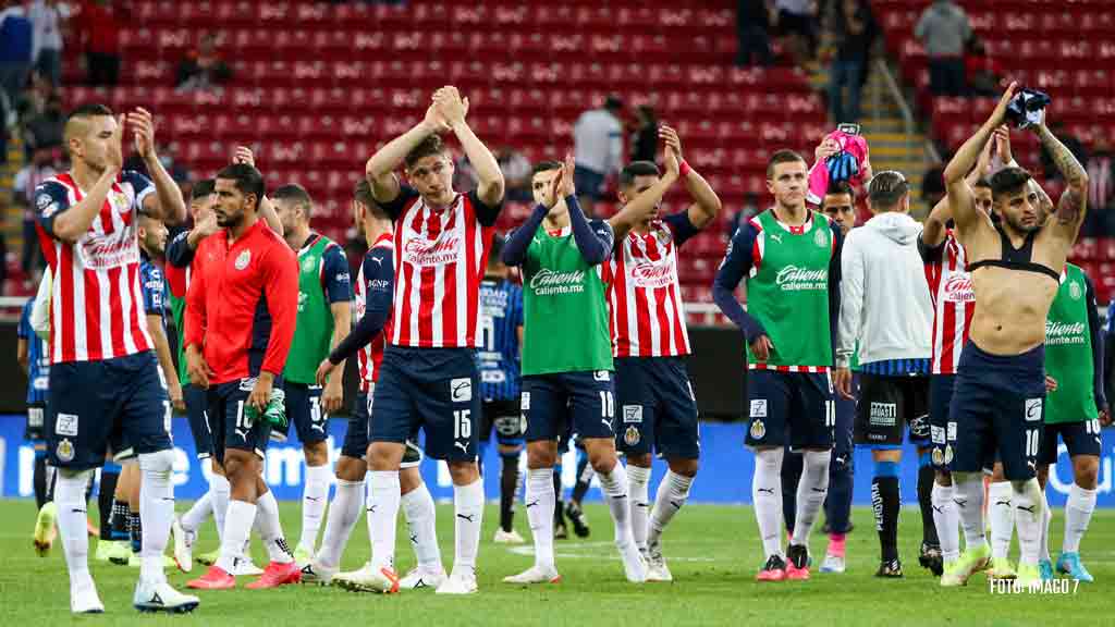 Chivas: Michel Leaño, con problemas para repetir alineación