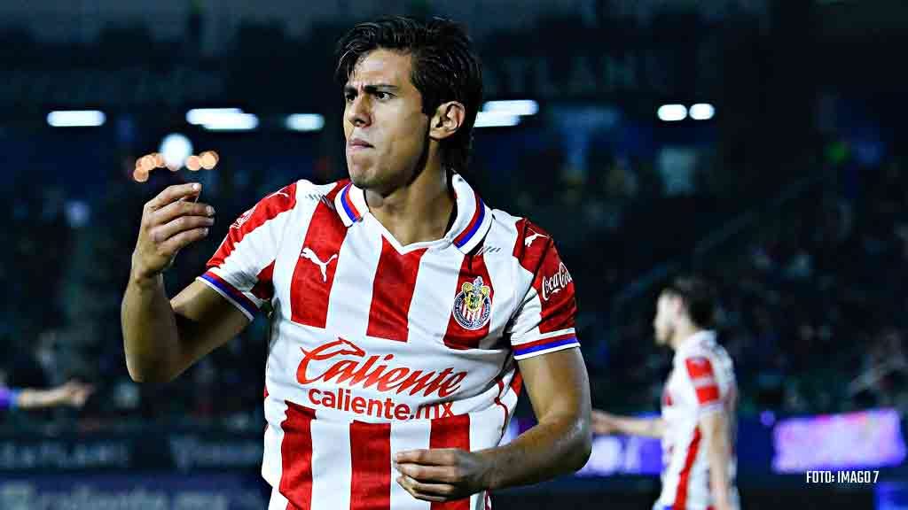 Chivas registrará a Macías; todavía podría salir a la MLS