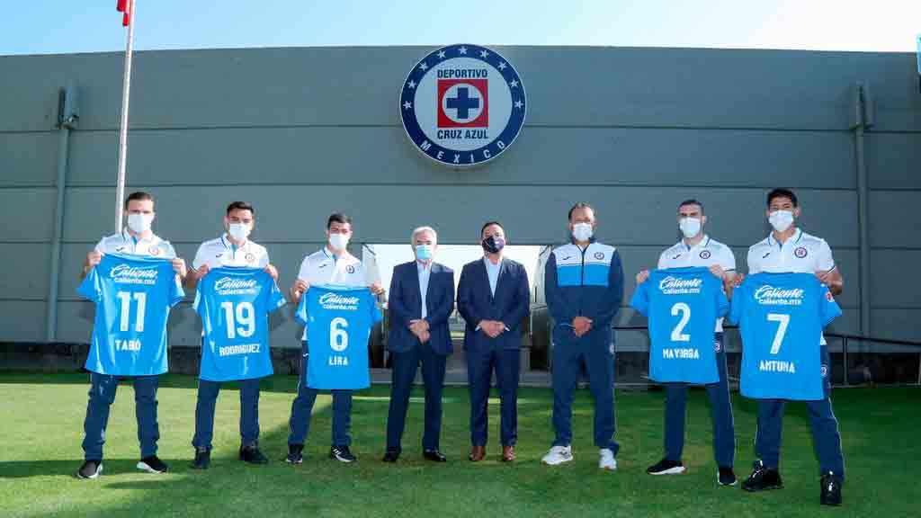Cruz Azul quiere un refuerzo más, pero el tiempo se acaba