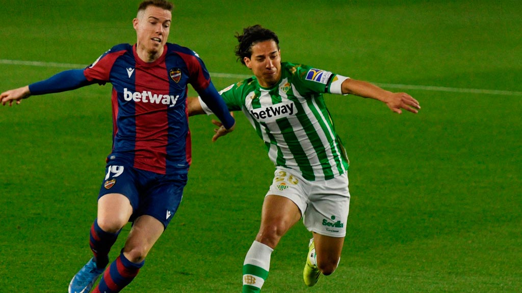 Diego Lainez ha tenido un año complicado en el Real Betis