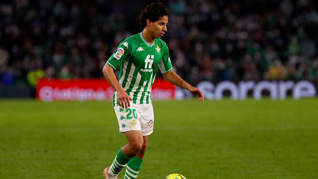 Diego Lainez no quiere salir del Real Betis