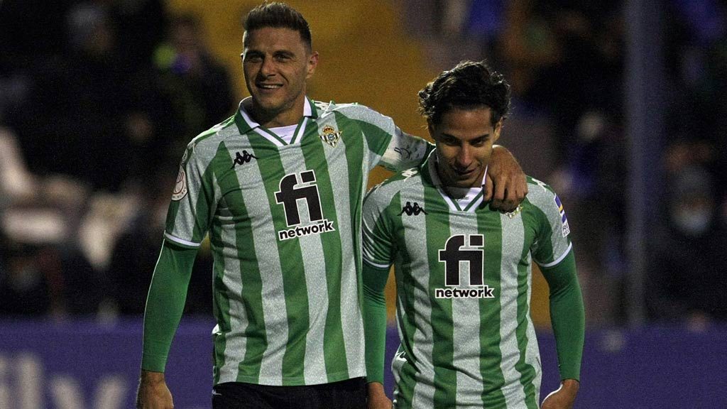 Diego Lainez, sin intención de dejar al Real Betis