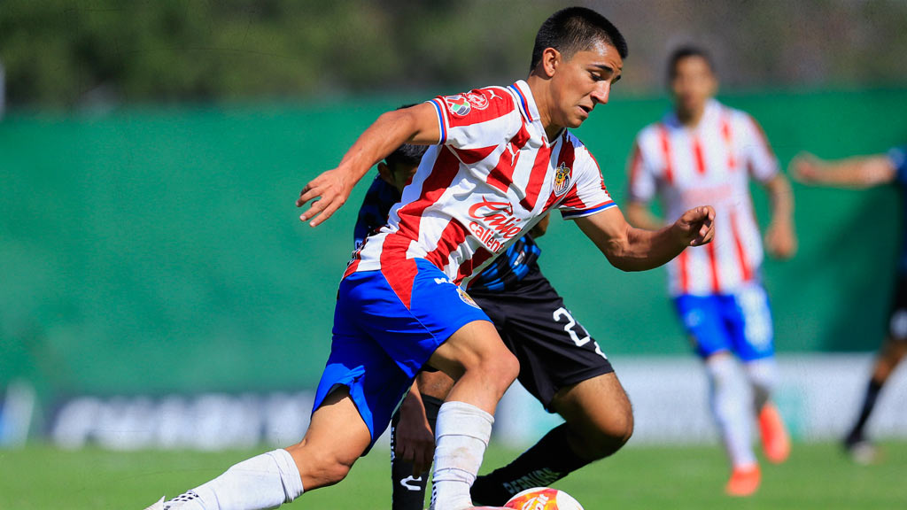 Dylan Guajardo, mediocampista que se apunta a debutar con Chivas de Guadalajara en el torneo Clausura 2022