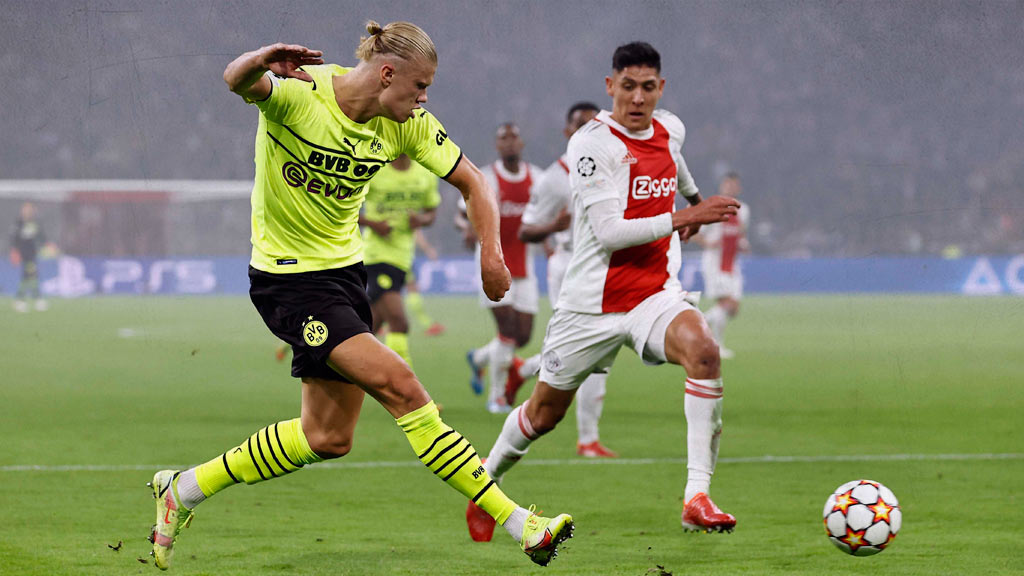 Edson Álvarez ha tenido un gran momento en el Ajax y desde la Premier League ya le siguen la pista